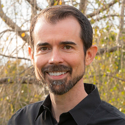 Portrait of Craig in an outdoor setting